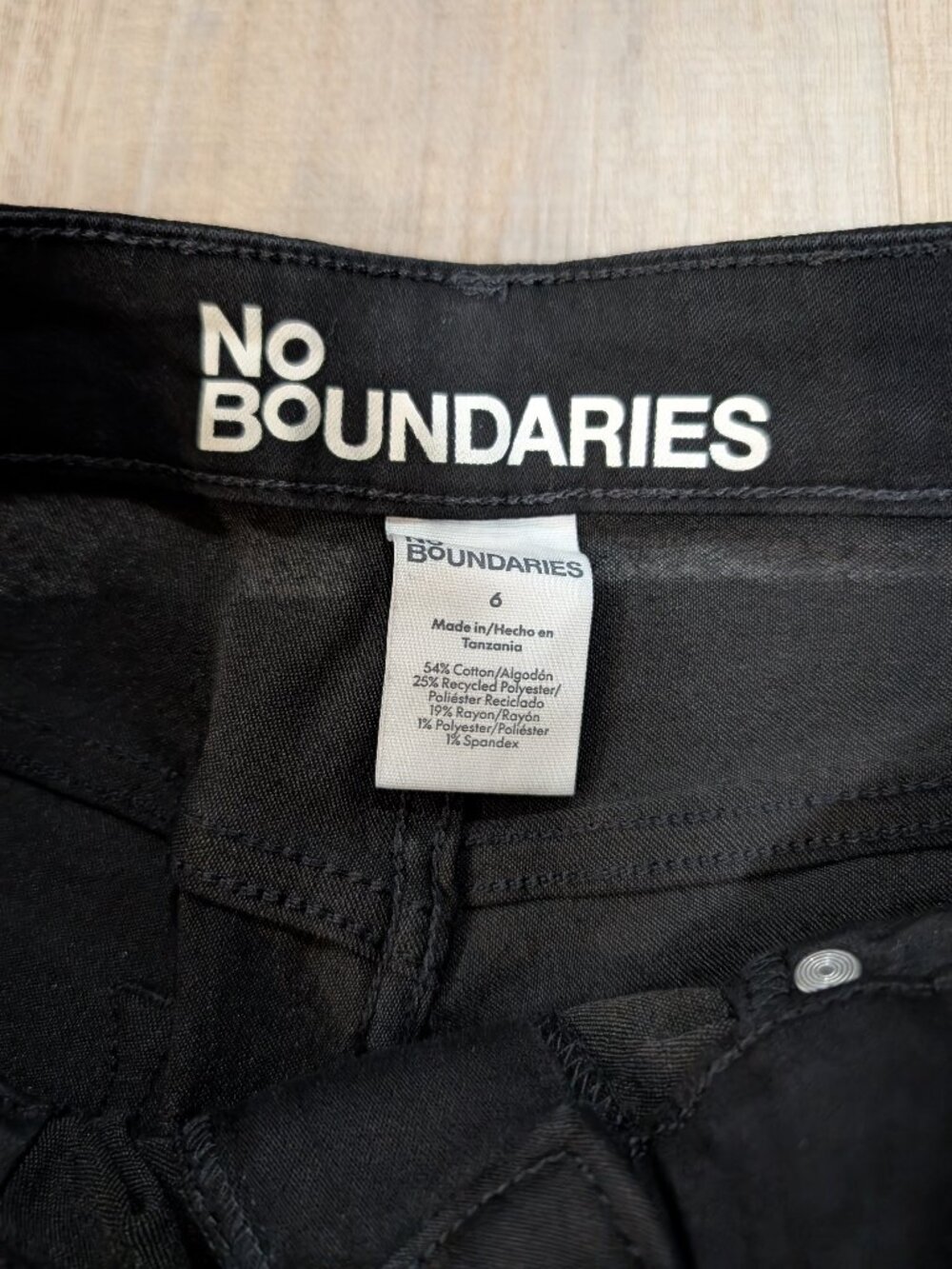 Bootcut Mid-rise Fitted Through Hip & Thigh - No Boundaries - Size 6 - Jeans - Picture 4 of 6